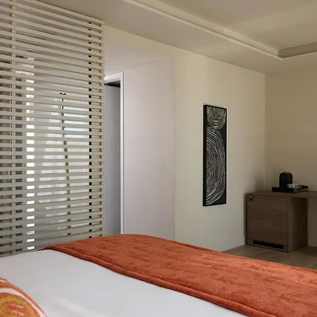 Santorini Heart & Hotel 5*