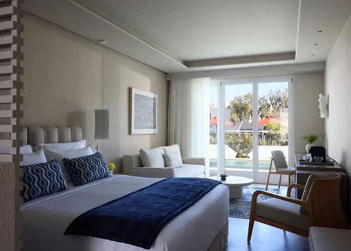 Santorini Heart & 5*