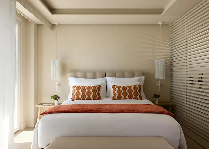 Santorini Heart & 5*