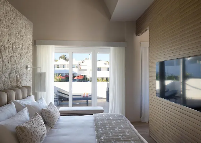 Santorini Heart & 5* Fira (Santorini)