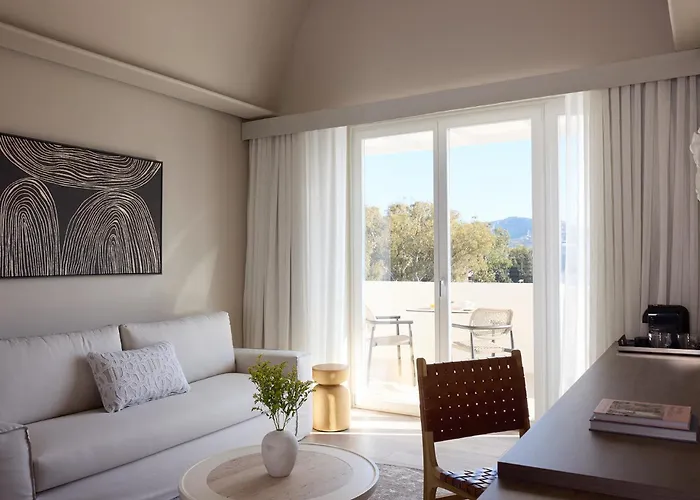 Santorini Heart & Hotell 5*