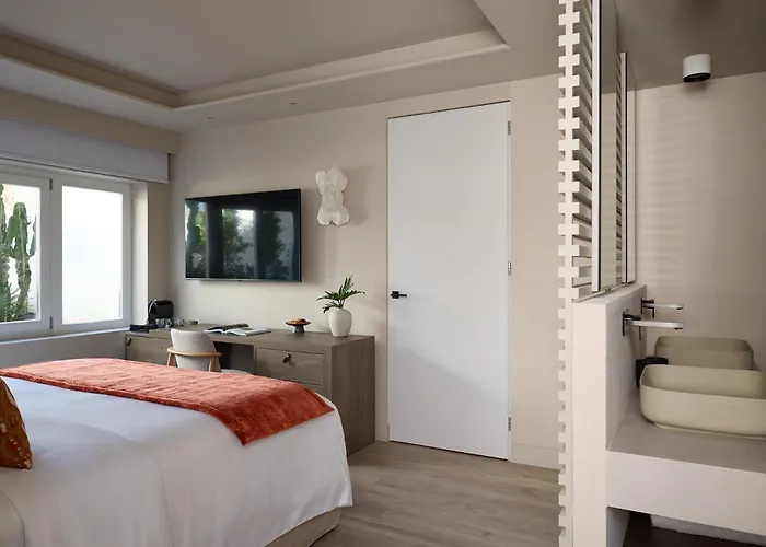 Santorini Heart & 5* Fira (Santorini)